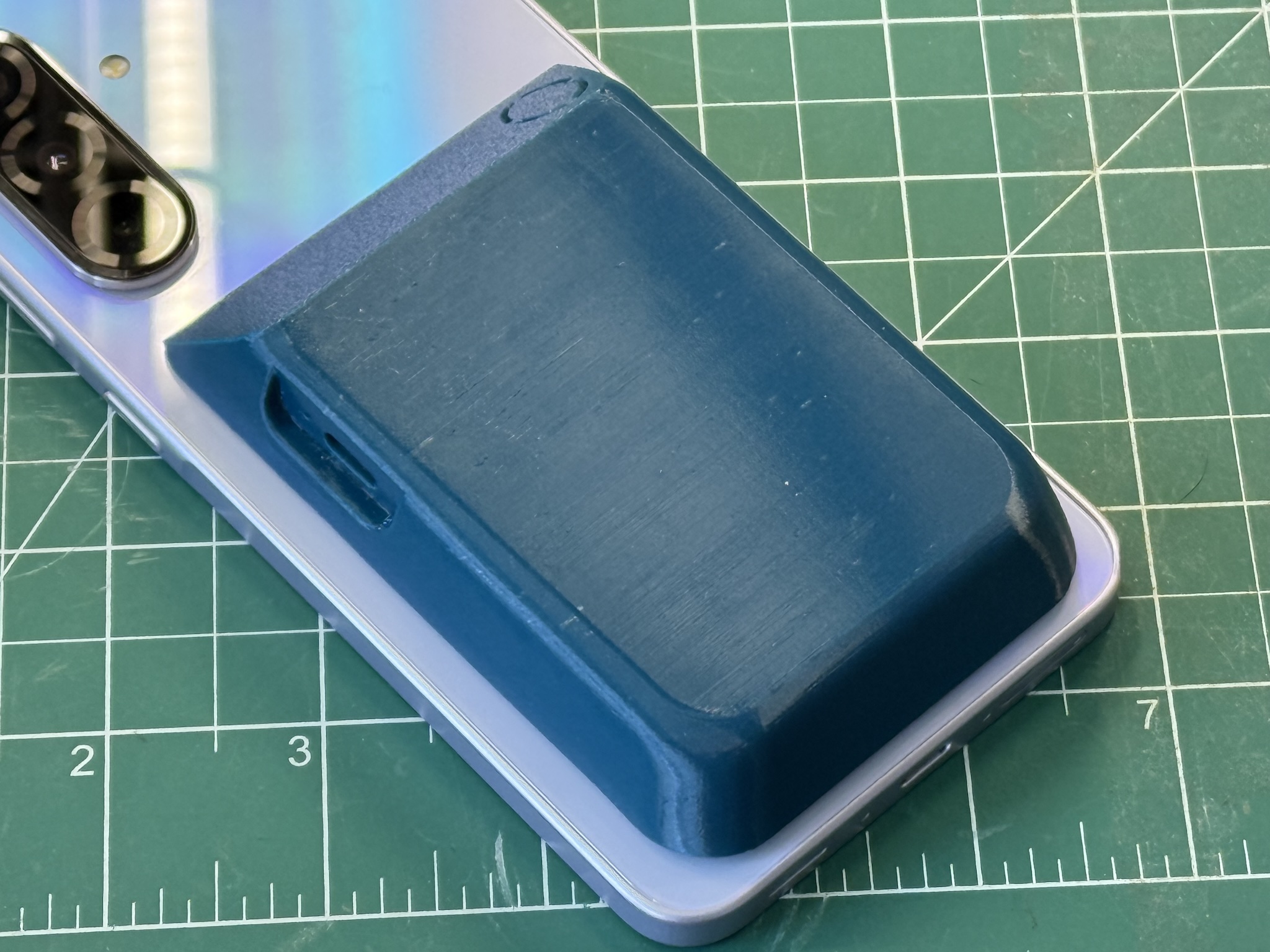 Blue-green plastic node on the back of a Samsung smartphone.